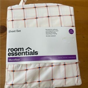 NWT Room Essentials Microfiber Sheet Set - White and Red Checkered twin/ twin xl